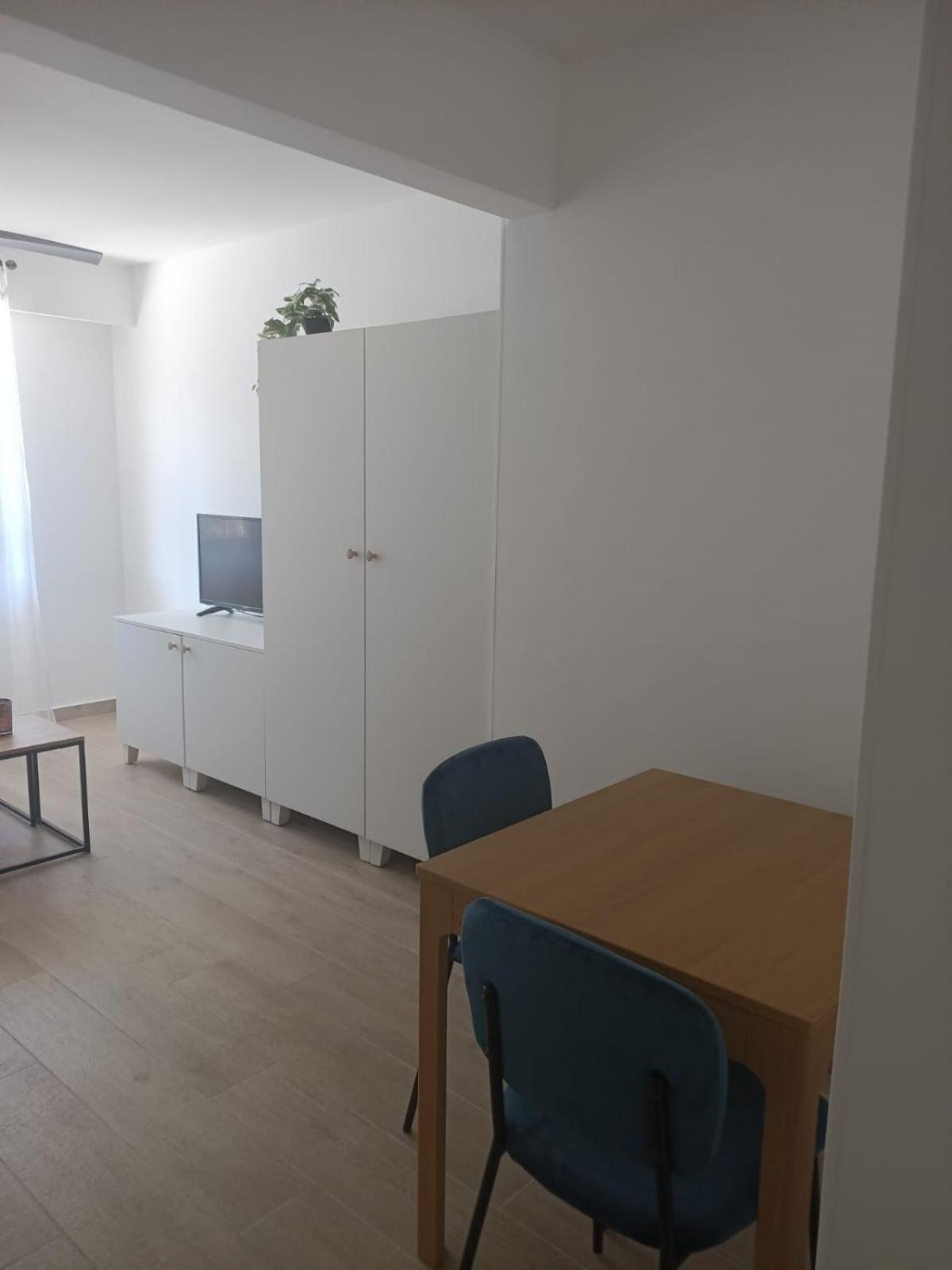 06bt - Close To Everything Apartment